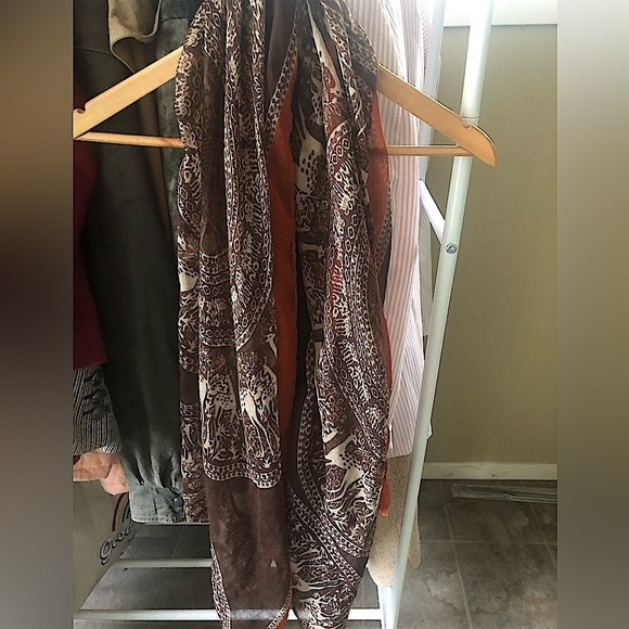 Unbranded satin-like scarf deer patterned - Picture 2 of 4